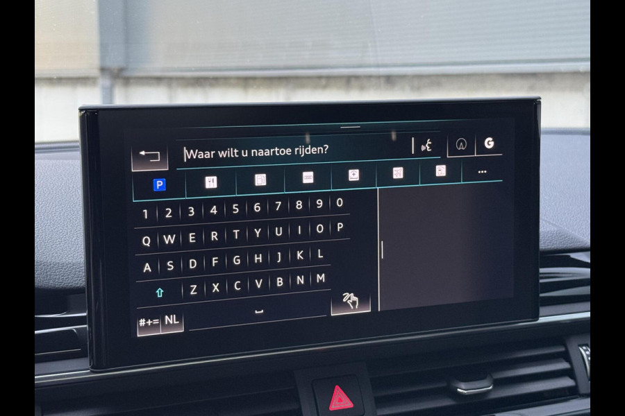 Audi A4 Avant 35 TFSI S edition Competition Automaat | Zwart optiek | Stoelverwarming | Google Navigatie | Apple CarPlay | Getint glas |