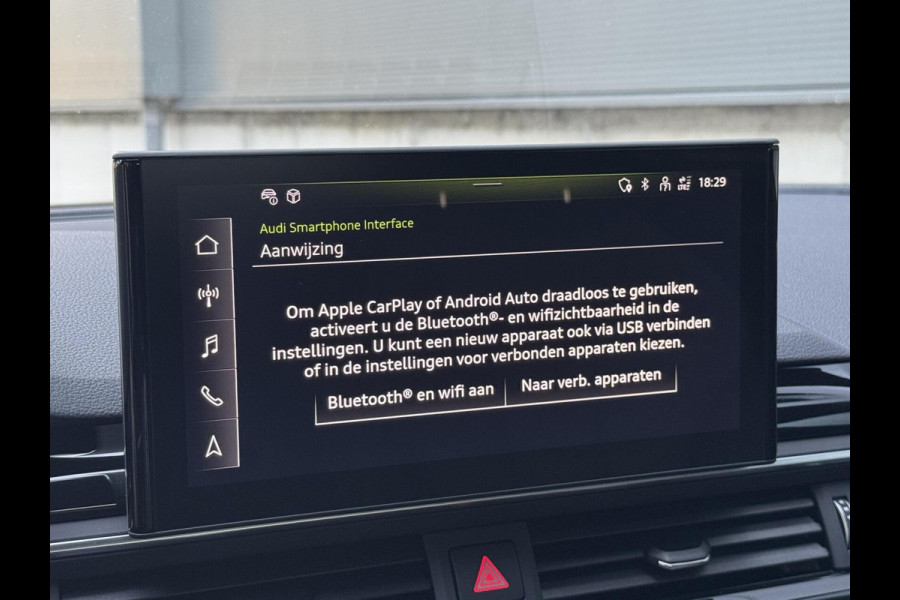 Audi A4 Avant 35 TFSI S edition Competition Automaat | Zwart optiek | Stoelverwarming | Google Navigatie | Apple CarPlay | Getint glas |