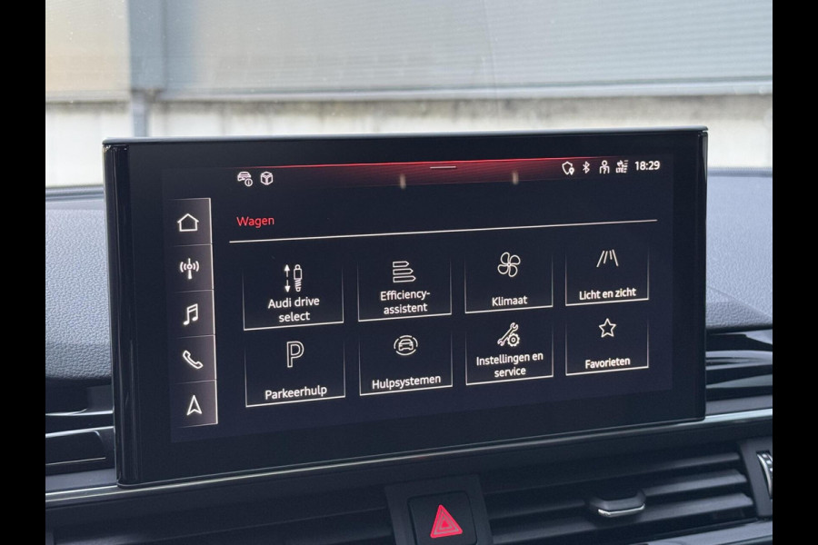 Audi A4 Avant 35 TFSI S edition Competition Automaat | Zwart optiek | Stoelverwarming | Google Navigatie | Apple CarPlay | Getint glas |