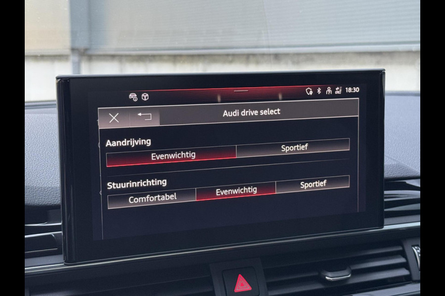 Audi A4 Avant 35 TFSI S edition Competition Automaat | Zwart optiek | Stoelverwarming | Google Navigatie | Apple CarPlay | Getint glas |