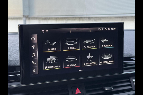 Audi A4 Avant 35 TFSI S edition Competition Automaat | Zwart optiek | Stoelverwarming | Google Navigatie | Apple CarPlay | Getint glas |