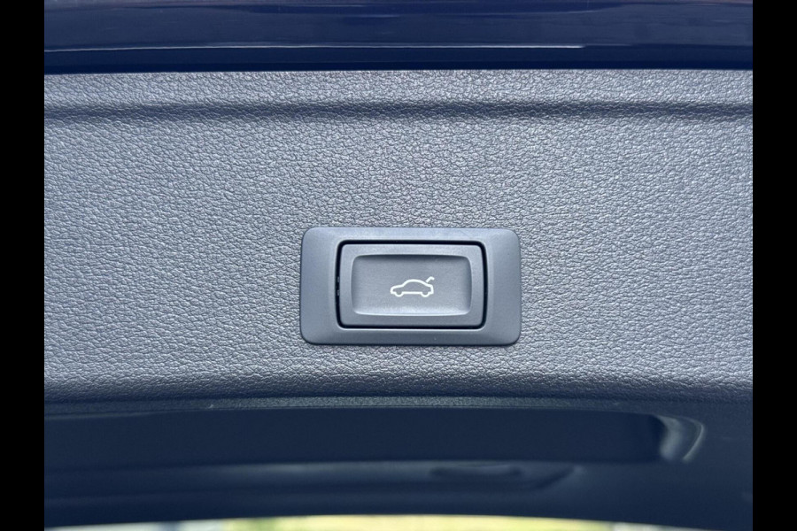 Audi A4 Avant 35 TFSI S edition Competition Automaat | Zwart optiek | Stoelverwarming | Google Navigatie | Apple CarPlay | Getint glas |