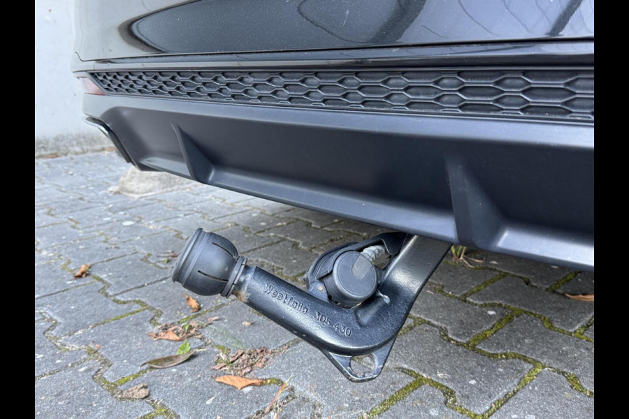 Audi A4 Avant 35 TFSI S edition Competition Automaat | Zwart optiek | Stoelverwarming | Google Navigatie | Apple CarPlay | Getint glas |