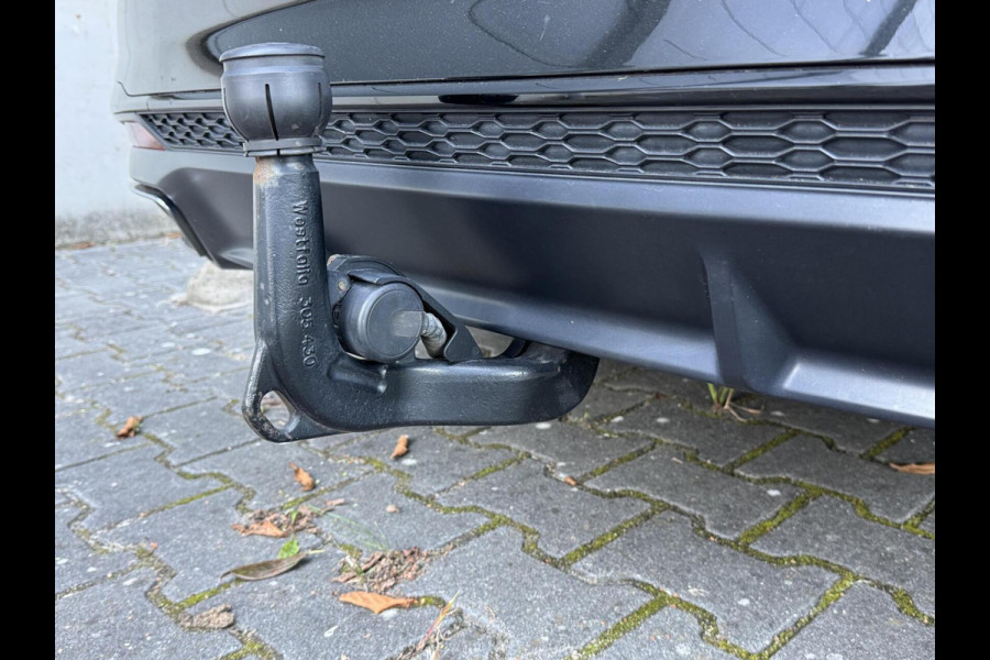Audi A4 Avant 35 TFSI S edition Competition Automaat | Zwart optiek | Stoelverwarming | Google Navigatie | Apple CarPlay | Getint glas |