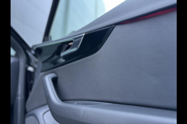 Audi A4 Avant 35 TFSI S edition Competition Automaat | Zwart optiek | Stoelverwarming | Google Navigatie | Apple CarPlay | Getint glas |
