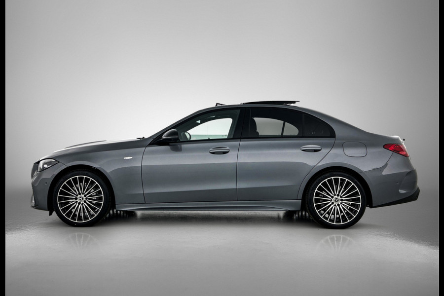 Mercedes-Benz C-Klasse 300 e Business Solution AMG | Trekhaak | Middenconsole metaalstructuur | Nightpakket | Panoramaschuifdak | Smartphone integratie | Parkeerpakket met 360°-camera | 19" multispaaks AMG-velgen |