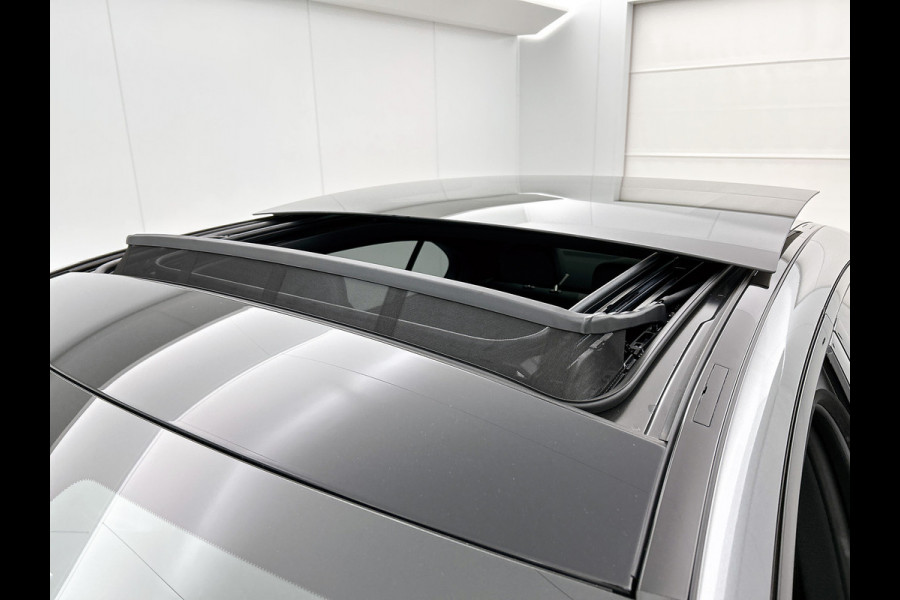 Mercedes-Benz C-Klasse 300 e Business Solution AMG | Trekhaak | Middenconsole metaalstructuur | Nightpakket | Panoramaschuifdak | Smartphone integratie | Parkeerpakket met 360°-camera | 19" multispaaks AMG-velgen |