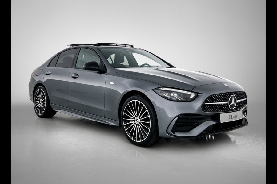 Mercedes-Benz C-Klasse 300 e Business Solution AMG | Trekhaak | Middenconsole metaalstructuur | Nightpakket | Panoramaschuifdak | Smartphone integratie | Parkeerpakket met 360°-camera | 19" multispaaks AMG-velgen |