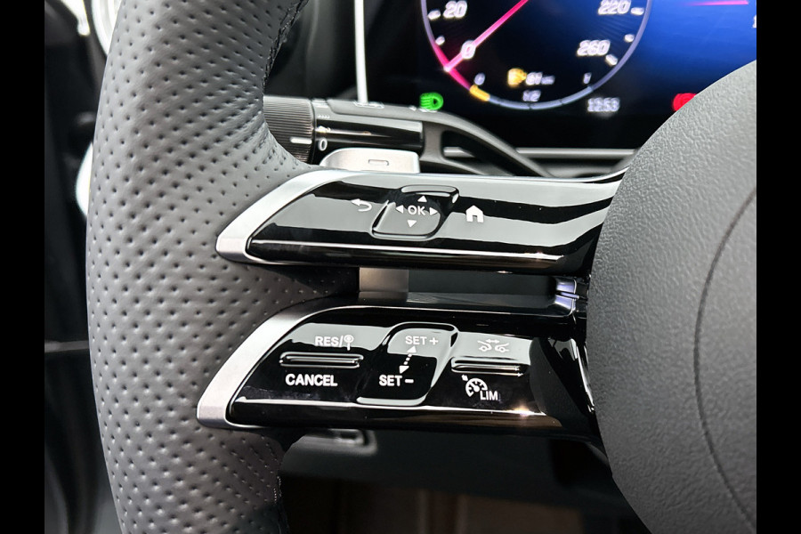 Mercedes-Benz C-Klasse 300 e Business Solution AMG | Trekhaak | Middenconsole metaalstructuur | Nightpakket | Panoramaschuifdak | Smartphone integratie | Parkeerpakket met 360°-camera | 19" multispaaks AMG-velgen |