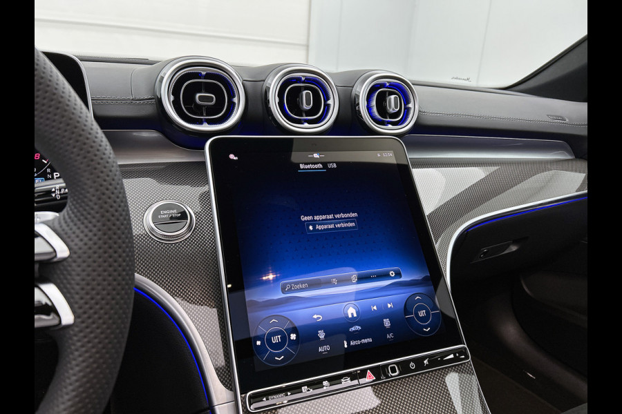 Mercedes-Benz C-Klasse 300 e Business Solution AMG | Trekhaak | Middenconsole metaalstructuur | Nightpakket | Panoramaschuifdak | Smartphone integratie | Parkeerpakket met 360°-camera | 19" multispaaks AMG-velgen |
