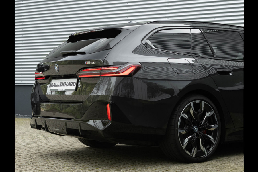 BMW i5 Touring M60 xDrive - Pano - Trekhaak - Driving Ass Prof - Onderstel Prof - Harman Kardon
