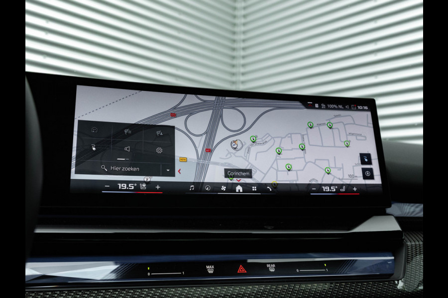 BMW i5 Touring M60 xDrive - Pano - Trekhaak - Driving Ass Prof - Onderstel Prof - Harman Kardon
