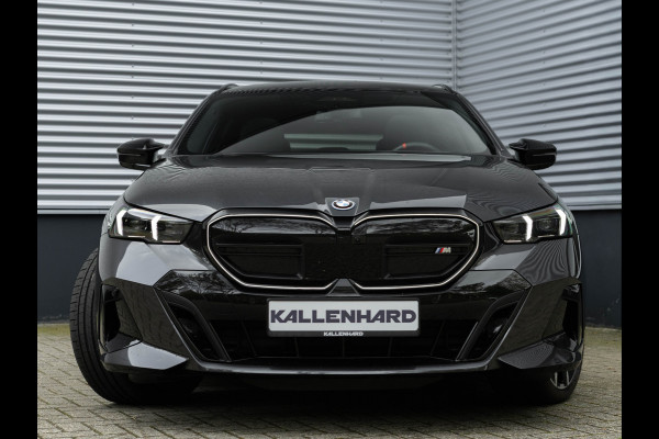BMW i5 Touring M60 xDrive - Pano - Trekhaak - Driving Ass Prof - Onderstel Prof - Harman Kardon