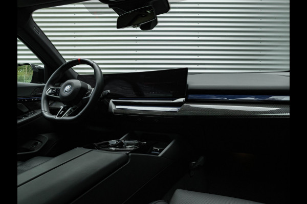 BMW i5 Touring M60 xDrive - Pano - Trekhaak - Driving Ass Prof - Onderstel Prof - Harman Kardon