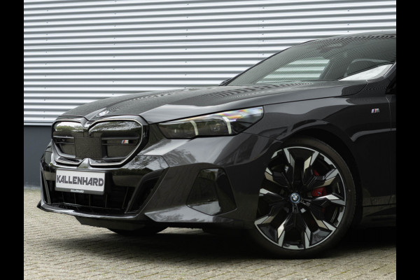 BMW i5 Touring M60 xDrive - Pano - Trekhaak - Driving Ass Prof - Onderstel Prof - Harman Kardon