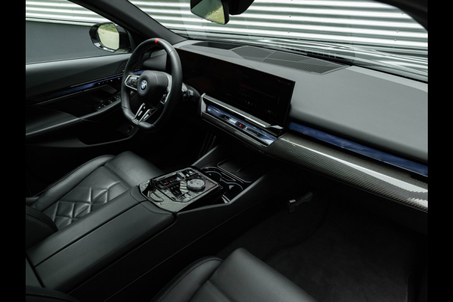 BMW i5 Touring M60 xDrive - Pano - Trekhaak - Driving Ass Prof - Onderstel Prof - Harman Kardon
