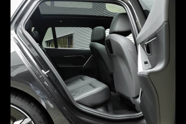 BMW i5 Touring M60 xDrive - Pano - Trekhaak - Driving Ass Prof - Onderstel Prof - Harman Kardon