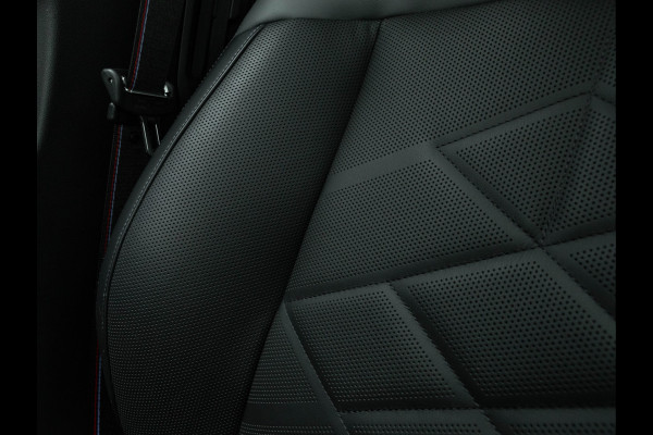 BMW i5 Touring M60 xDrive - Pano - Trekhaak - Driving Ass Prof - Onderstel Prof - Harman Kardon