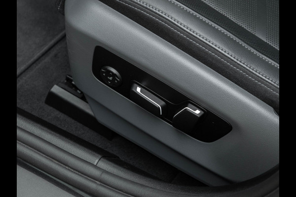 BMW i5 Touring M60 xDrive - Pano - Trekhaak - Driving Ass Prof - Onderstel Prof - Harman Kardon