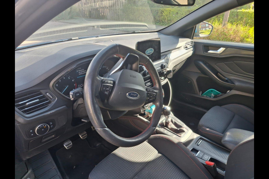 Ford Focus 1.0 EcoBoost ST Line Business 125pk Panorama dak | Achteruitrijcamera | Adaptieve Cruise | Winterpack | Full LED | B&O Audio | 18 inch velgen