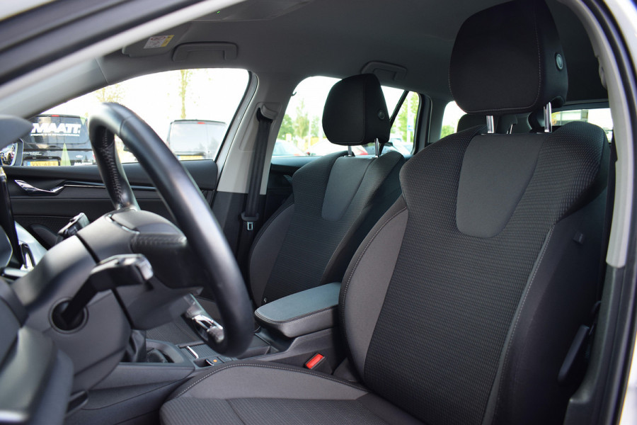 Škoda Octavia Combi 1.0 TSI Ambition | Trekhaak | Apple CarPlay | Virtual | Privacy
