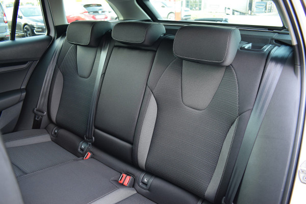 Škoda Octavia Combi 1.0 TSI Ambition | Trekhaak | Apple CarPlay | Virtual | Privacy