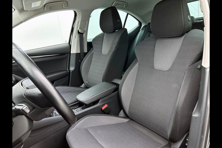 Škoda Octavia 1.0 TSI Business Edition Navigatie Airco Cruise Control Lichtmetalen velgen
