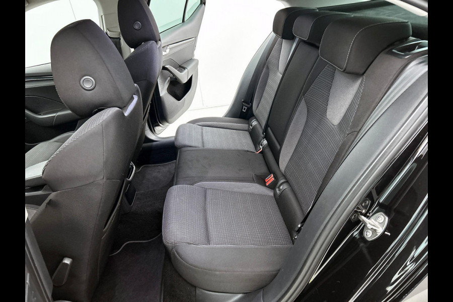 Škoda Octavia 1.0 TSI Business Edition Navigatie Airco Cruise Control Lichtmetalen velgen