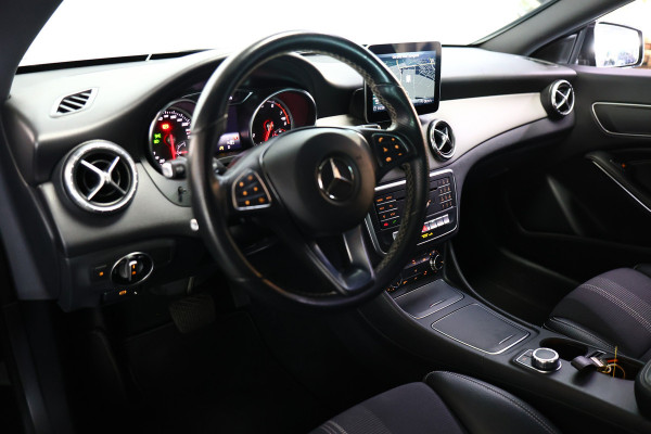 Mercedes-Benz CLA-Klasse 180 Business Solution AMG LED NAVI AIRCO PDC STOELVW BT '17
