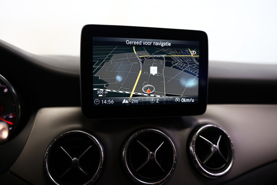 Mercedes-Benz CLA-Klasse 180 Business Solution AMG LED NAVI AIRCO PDC STOELVW BT '17