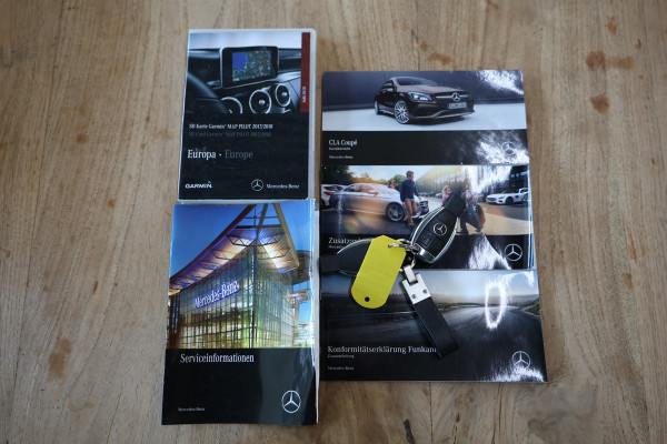 Mercedes-Benz CLA-Klasse 180 Business Solution AMG LED NAVI AIRCO PDC STOELVW BT '17