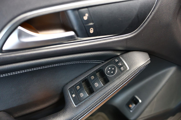 Mercedes-Benz CLA-Klasse 180 Business Solution AMG LED NAVI AIRCO PDC STOELVW BT '17