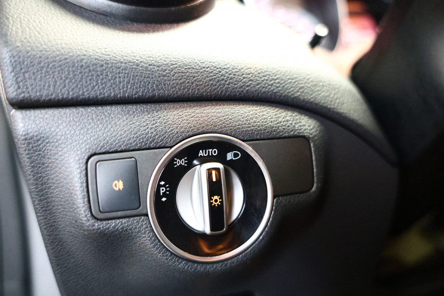 Mercedes-Benz CLA-Klasse 180 Business Solution AMG LED NAVI AIRCO PDC STOELVW BT '17
