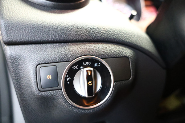 Mercedes-Benz CLA-Klasse 180 Business Solution AMG LED NAVI AIRCO PDC STOELVW BT '17