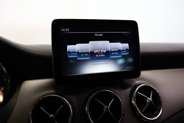 Mercedes-Benz CLA-Klasse 180 Business Solution AMG LED NAVI AIRCO PDC STOELVW BT '17