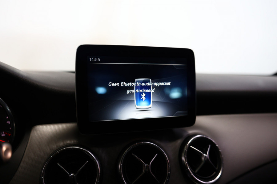 Mercedes-Benz CLA-Klasse 180 Business Solution AMG LED NAVI AIRCO PDC STOELVW BT '17