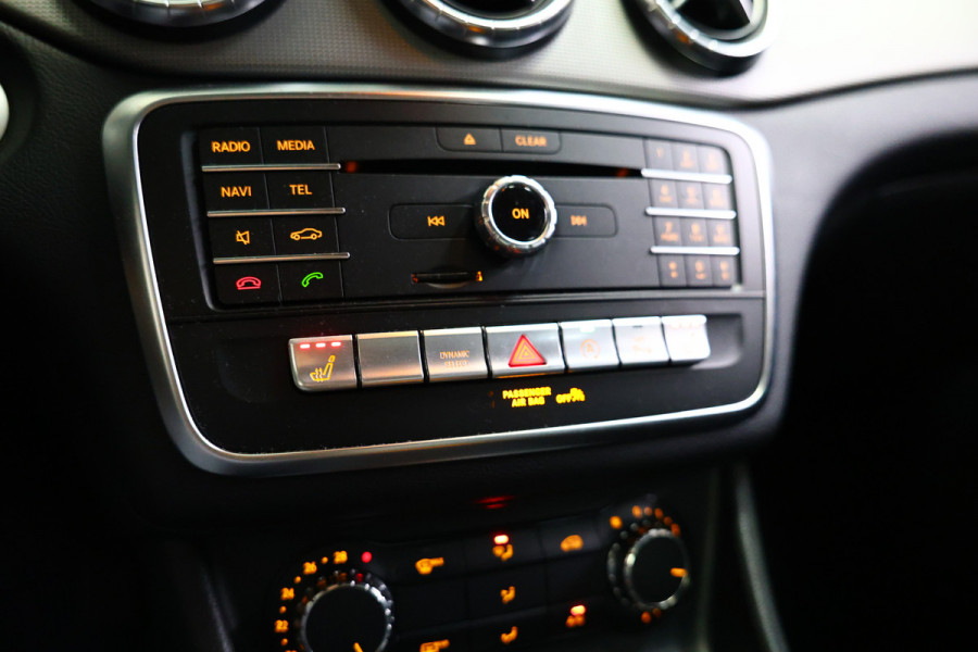 Mercedes-Benz CLA-Klasse 180 Business Solution AMG LED NAVI AIRCO PDC STOELVW BT '17