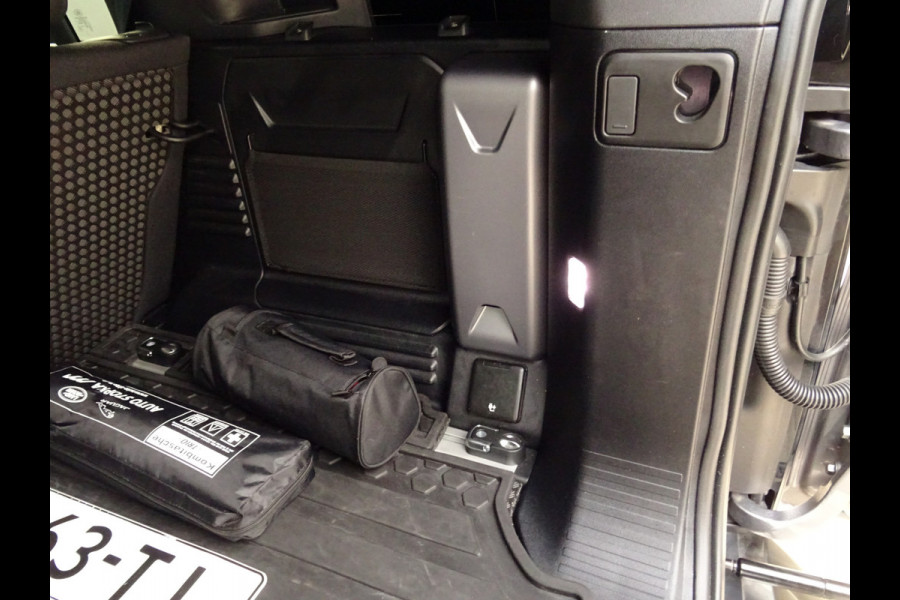 Land Rover Defender 3.0 P400 110 X-Dynamic HSE * V6 * EYE-CATCHER * LUXE UITV. !!