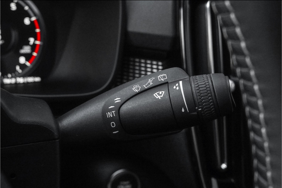 Volvo XC40 1.5 T3 R-Design 164PK Automaat ACC Camera 18"