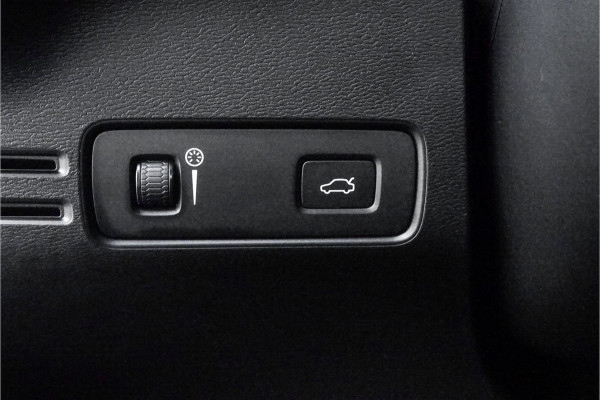 Volvo XC40 1.5 T3 R-Design 164PK Automaat ACC Camera 18"