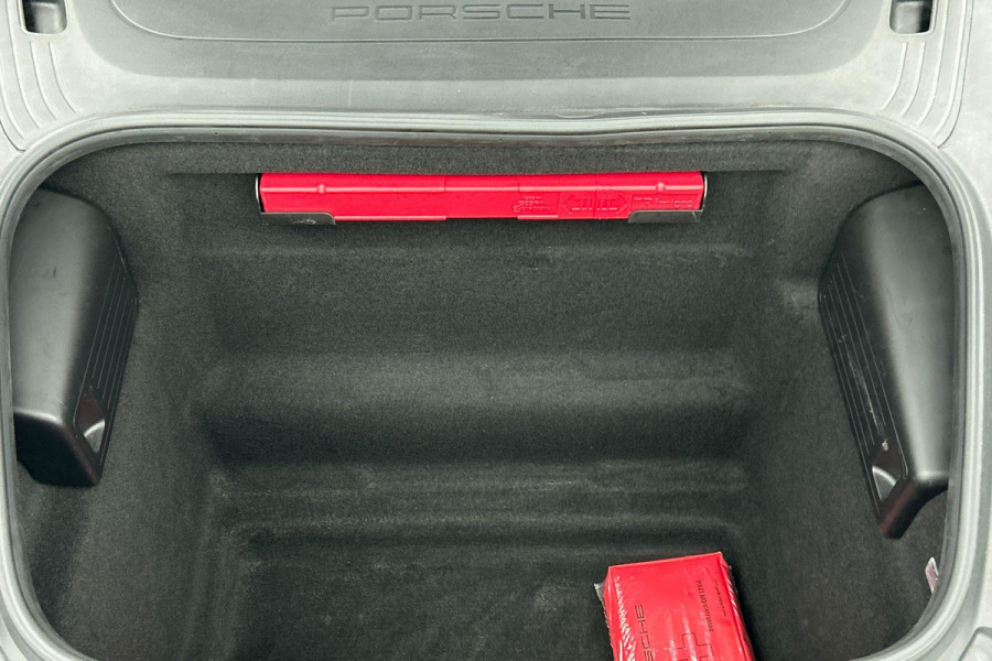 Porsche 718 Boxster 2.0 (Perfect OnderH, Sport Chrono, Sport Uitlaat, StoelV, Parkeersensoren, Navi, Cruise Con, Etc)