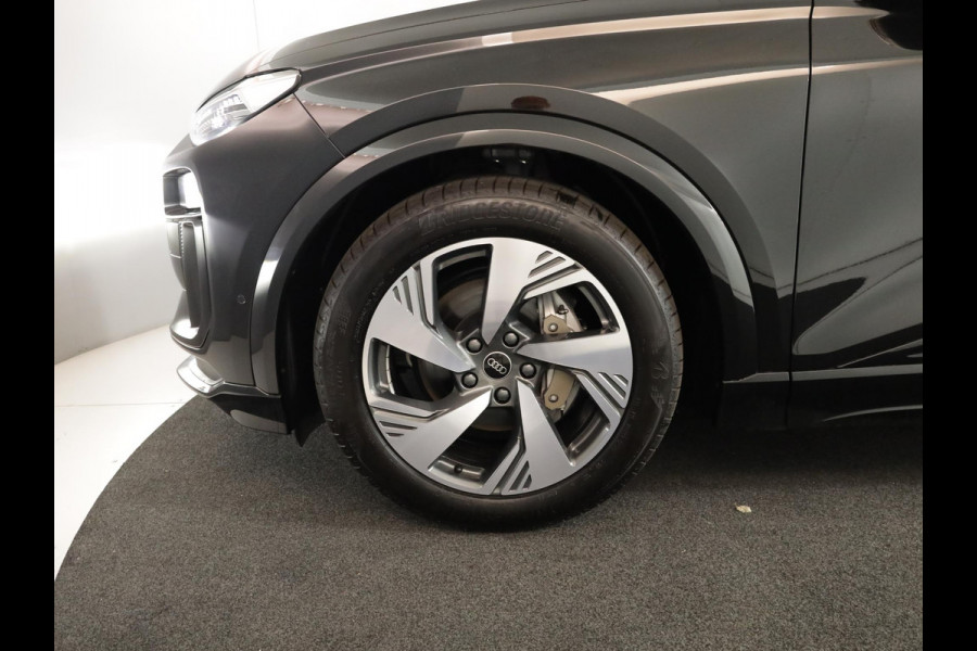 Audi Q6 S Edition e-tron perf 225kW/306pk 100Kwh Hatchback Audi Q6 e-tron S edition performance 100 kWh Omgevingscamera's, adaptive cruise control, ledkoplampen plus, stoelverwarming voor en achter, comfortpakket Audi Q6 S Edition e-tron perf 225kW/306pk 100Kwh Hatchback Audi Q6 e-tron S edition performance 100 kWh Omgevingscamera's, adaptive cruise control, ledkoplampen plus, stoelverwarming voor en achter, comfortpakket
