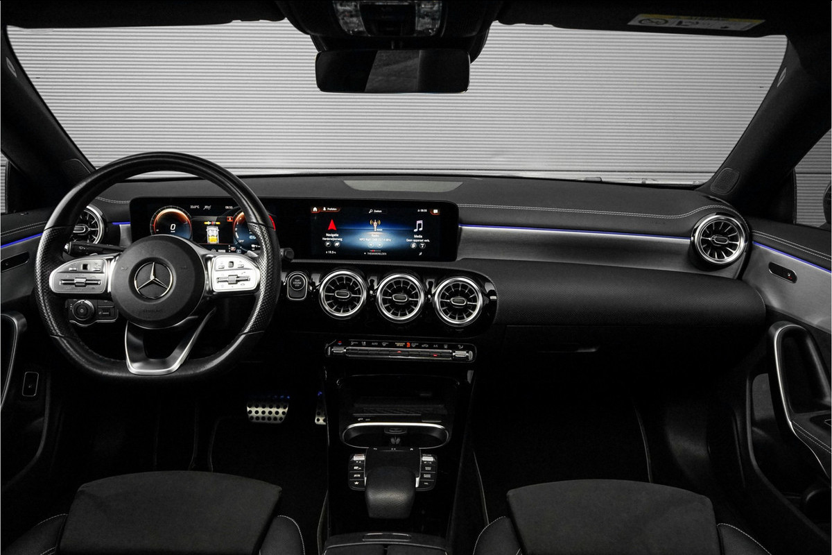 Mercedes-Benz CLA-Klasse 250 e Premium AMG Night Pano Camera Distronic 19"