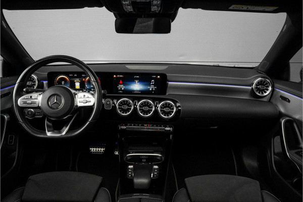 Mercedes-Benz CLA-Klasse 250 e Premium AMG Night Pano Camera Distronic 19"