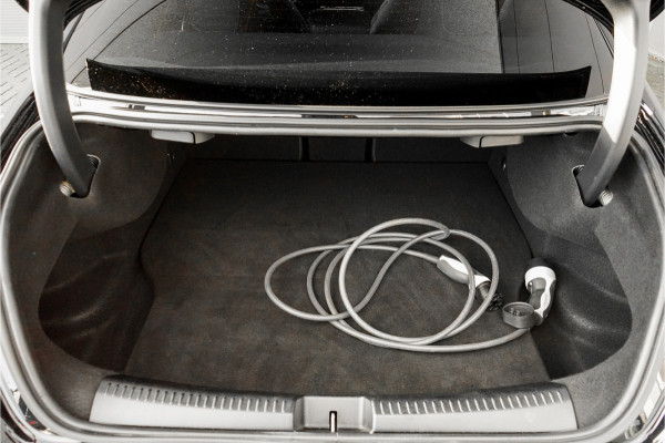 Mercedes-Benz CLA-Klasse 250 e Premium AMG Night Pano Camera Distronic 19"