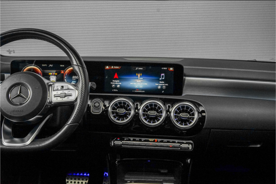 Mercedes-Benz CLA-Klasse 250 e Premium AMG Night Pano Camera Distronic 19"
