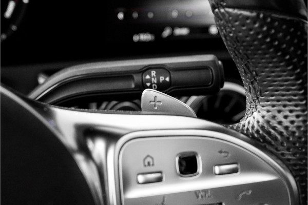 Mercedes-Benz CLA-Klasse 250 e Premium AMG Night Pano Camera Distronic 19"