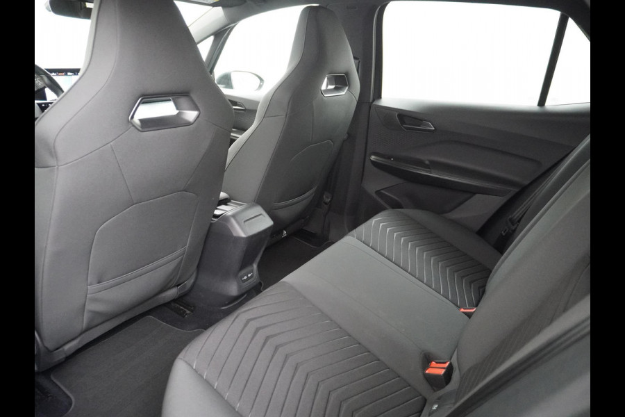 CUPRA Born Business Plus 62 kWh VAN: 28.900,- VOOR: 26.440,- UW HERFSTVOORDEEL: 2.460,- ADD. CRUISE CONTROLE | CAMERA | 19 INCH / ALL SEASON BANDEN \ HEAD-UP DISPLAY | VEEL OPTIES \ RIJKLAAR MET GARANTIE