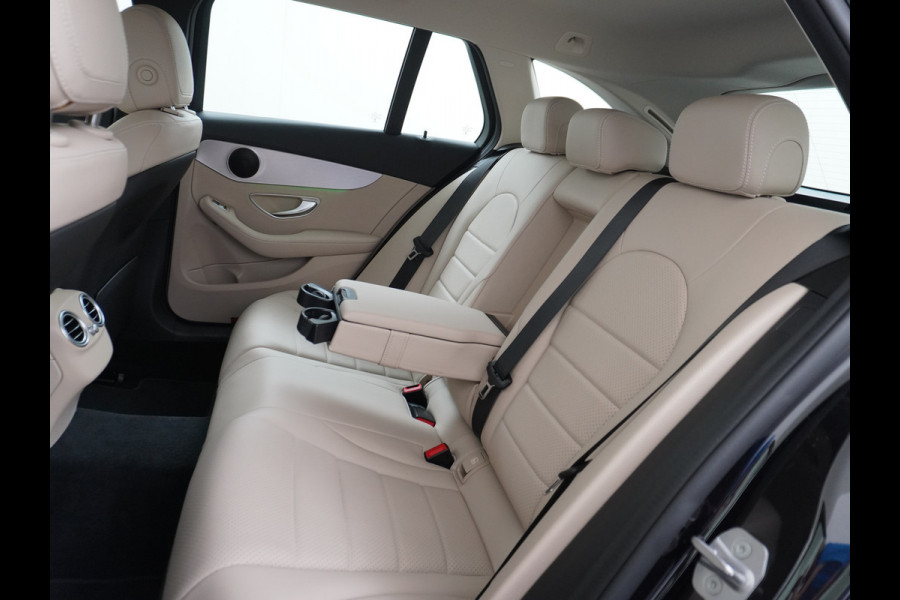 Mercedes-Benz C-Klasse Estate 300e PHEV Hybrid Automaat Leder Virtual Cockpit Apple Carplay Android Auto Adaptive-Cruise Lane-Assist High Performance-L Keyless Dual-Ecc Distronic+ Rijassistentiepakket Park-Assist Verkeersbord-Herkenning Origineel Nederlandse Auto Nieuwprijs €59.000 320PK 700Nm Koppel