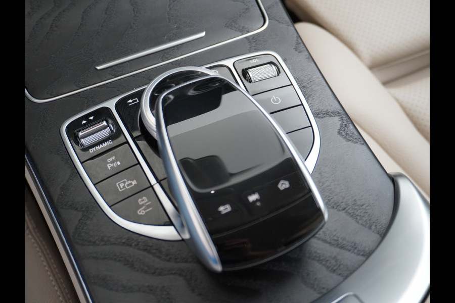 Mercedes-Benz C-Klasse Estate 300e PHEV Hybrid Automaat Leder Virtual Cockpit Apple Carplay Android Auto Adaptive-Cruise Lane-Assist High Performance-L Keyless Dual-Ecc Distronic+ Rijassistentiepakket Park-Assist Verkeersbord-Herkenning Origineel Nederlandse Auto Nieuwprijs €59.000 320PK 700Nm Koppel
